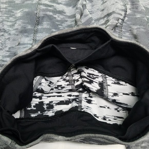 Lululemon Athletica Leggings | Steel Camo | Size 2 - Picture 8 of 10